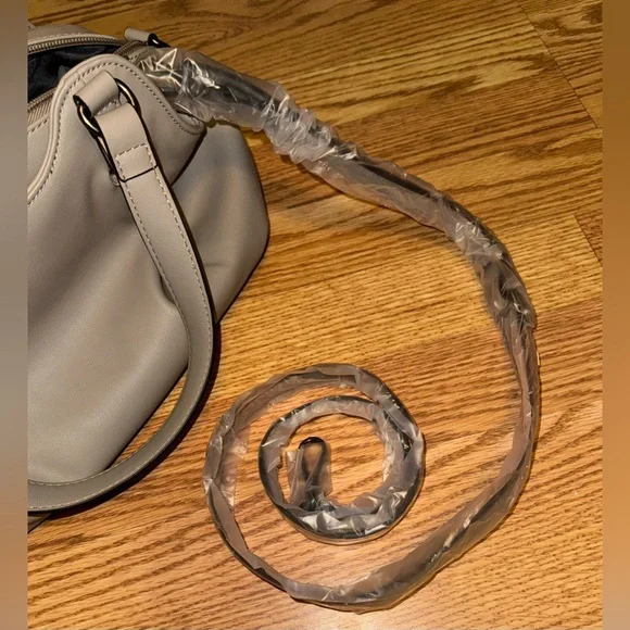 Simply Vera • Vera Wang Purse • NWT - Picture 6 of 7